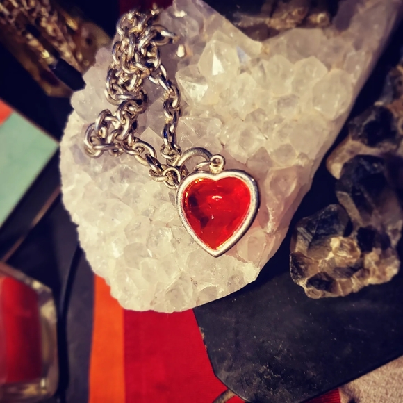 ❤💋Beautiful Red Crystal Heart Necklace 💋❤ - Picture 4 of 5